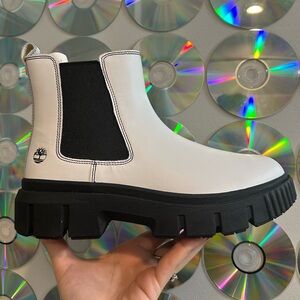 Brand New Without Tags White Timberland Grayfield Chelsea Women’s 9 Pull On Boot